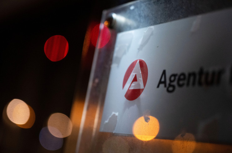 Броят на безработните в Германия леко се увеличи през февруари. Снимка: Marijan Murat/dpa 