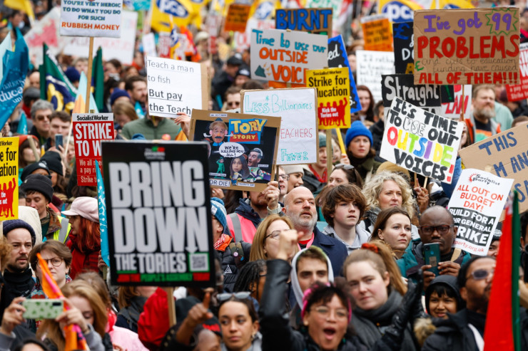 В Обединеното кралство се проведе най-мащабната стачка от повече от десетилетие насам. Снимка: Carlos Jasso/Bloomberg