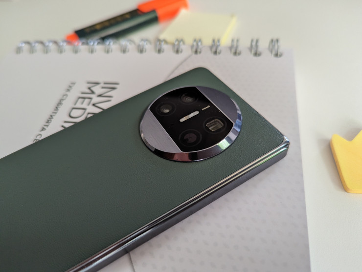 Huawei Mate X3. Снимка: Елена Кирилова/Investor Media Group