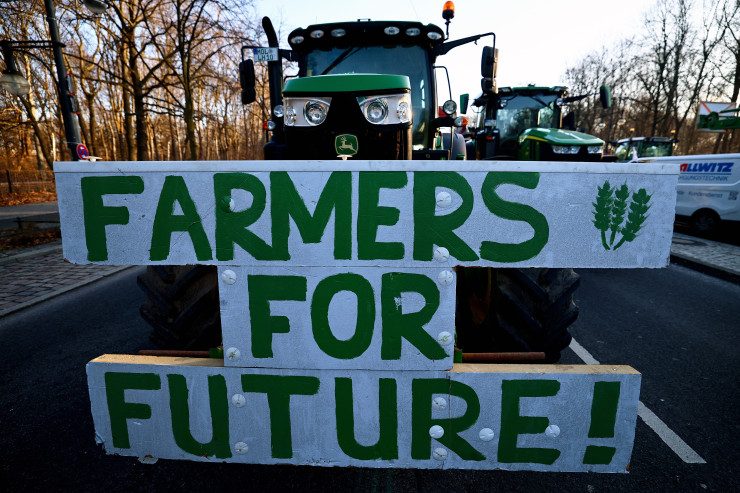 Фермерите излязоха на национална стачка като протест срещу политиката на правителството в областта на земеделието. Снимка: EPA/БГНЕС
