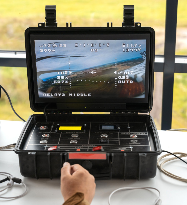 Skyassist показва дроновете си по време на представяне в Нурмси. Снимка: Marta Giaccone/Bloomberg