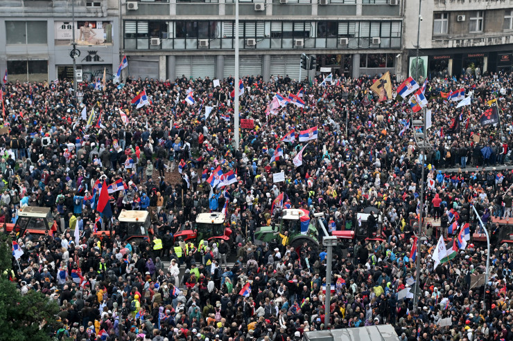 Протестиращи по време на антиправителствена демонстрация в Белград миналата година. Снимка: Oliver Bunic/Bloomberg