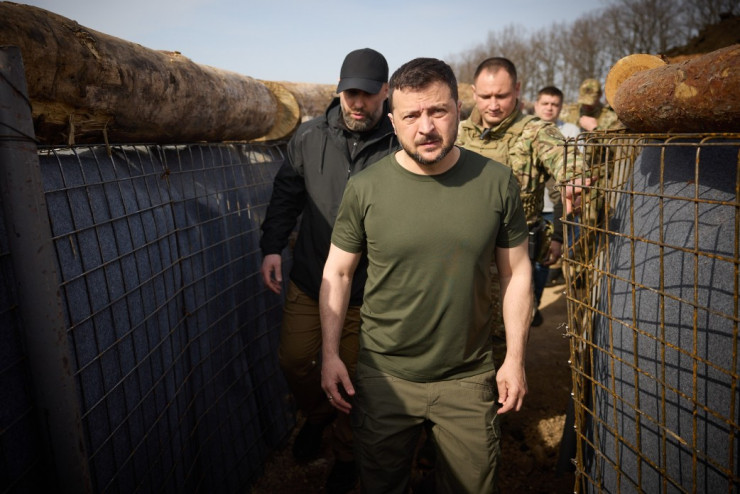 Украинският президент инспектира защитните съоръжения около Харков. Снимка: President.gov.ua
