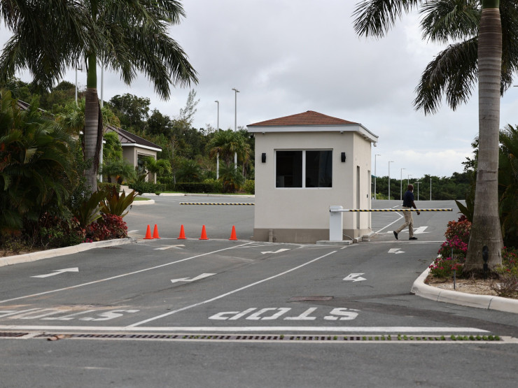Входът към централата на FTX на Бахамите. Снимка: Bloomberg LP
