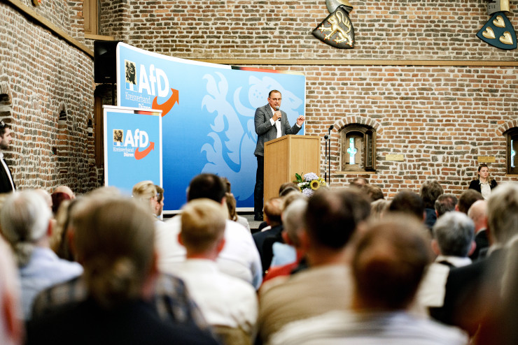 Съпредседателят на "Алтернатива за Германия" Тино Крупала говори в замъка "Шлос Бургау" и очаква огромна вълна на местните избори. Снимка: Ben Kilb/Bloomberg