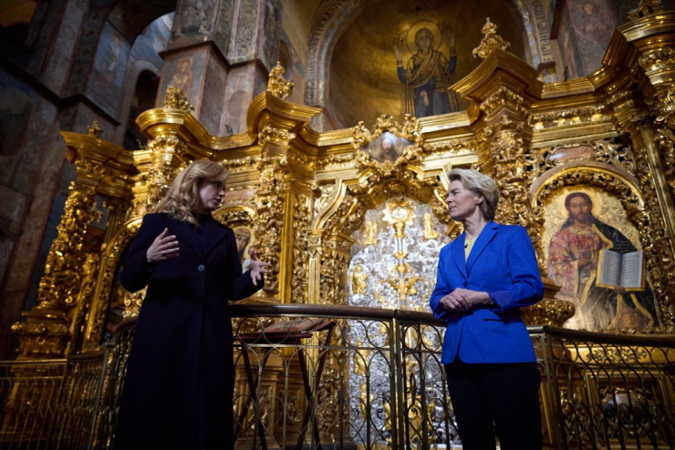 Урсула фон дер Лайен в църквата "Св. София". Снимка: President.gov.ua