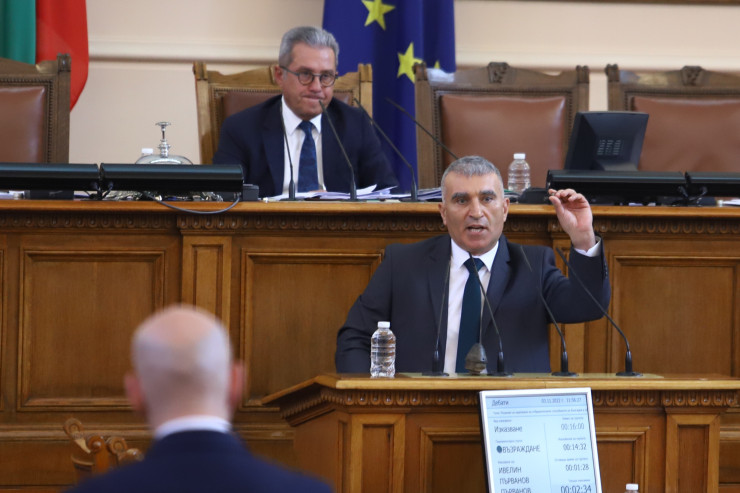 Ивелин Първанов от "Възраждане" по време на дебатите. Снимка: БГНЕС