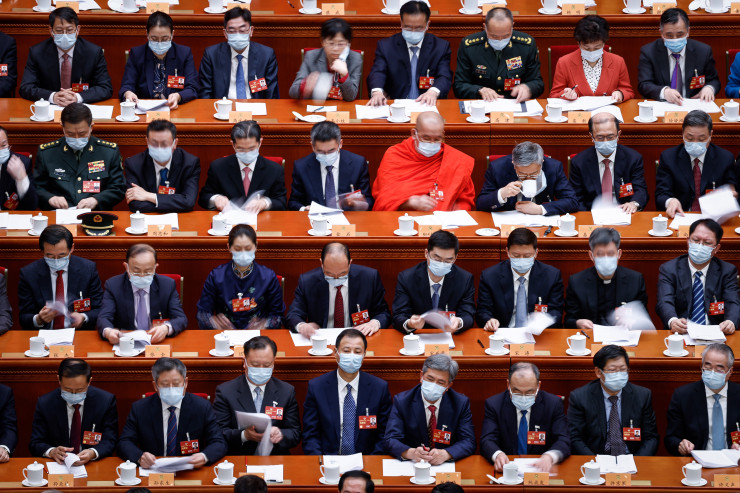 Делегати присъстват на откриващата сесия на Общокитайското събрание на народните представители, което продължава до 13 март. Снимка: EPA/БГНЕС