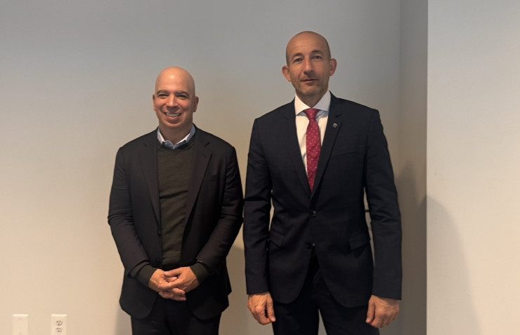 От ляво надясно: Роджър Мартела, главен корпоративен директор на General Electric, и Калин Пешов, председател на УС на &bdquo;Главболгарстрой Холдинг&ldquo;.