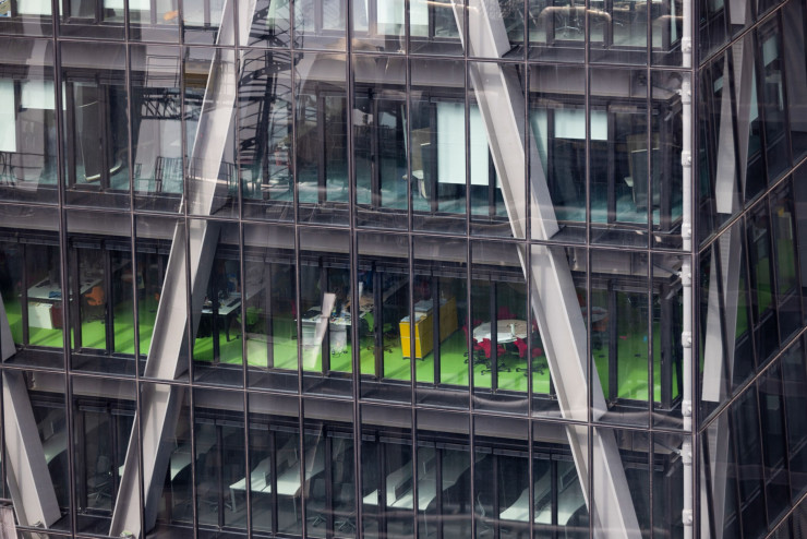 Институт McKinsey счита, че промените по време на пандемията може да изтрият 1,3 трлн. долара от стойността на недвижимите имоти в големите градове в света до 2030 г. Снимка: Крис Ратклиф/Bloomberg