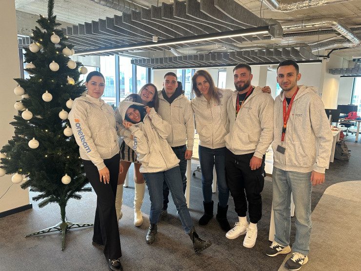 Празничен момент в офиса на Kaizen Gaming в София. Снимка: Kaizen Gaming