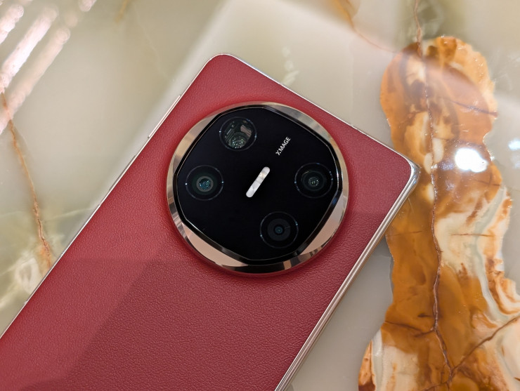 Huawei Mate X6. Снимка: Елена Кирилова/Investor Media Group