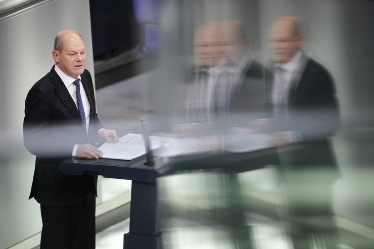 Канцлерът Олаф Шолц по време на изказването си в Бундестага. Снимка: Kay Nietfeld / Deutsche Presse-Agentur GmbH / Kay Nietfeld/dpa