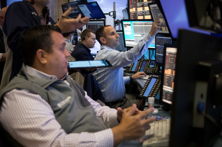 През декември досега S&P 500 е спаднал с около 5,8%, докато Dow и Nasdaq са се понижили съответно с около 4% и 8,5%. Снимка: Bloomberg