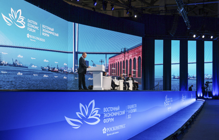 Руският президент по време на форума във Владивосток. Снимка: EPA/YEGOR ALEYEV/TASS