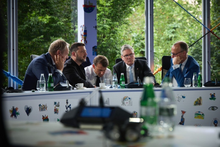 Европейските съюзници разговарят с Доналд Тръмп от срещата Европейската политическа общност в Албания. Снимка: President.gov.ua