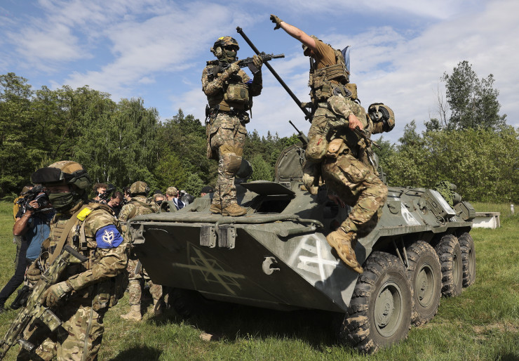 Някои от руските паравоенни, борещи се срещу Путин, са били оборудвани със западни оръжия. Снимка: ЕРА
