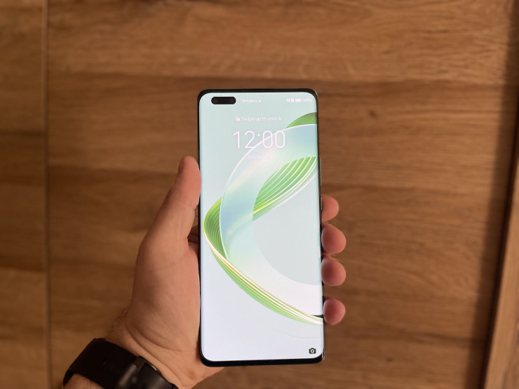 Huawei nova 11 Pro. Снимка: Бойчо Попов/Investor Media Group