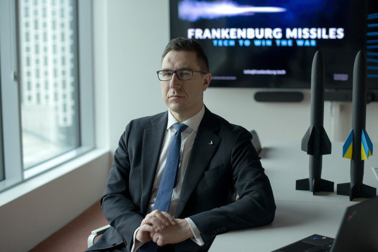 Главният изпълнителен директор на Frankenburg Technologies Кусти Салм в офиса си в Талин. Снимка: Peter Kollanyi/Bloomberg