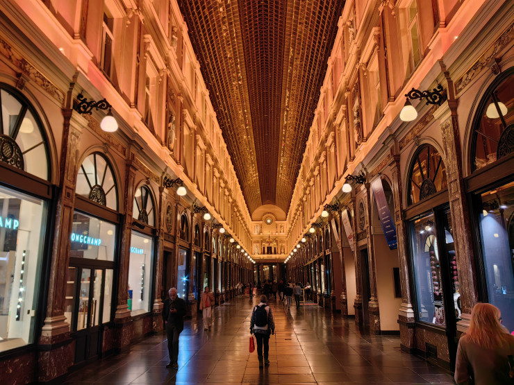 По отношение на нощния режим Huawei Mate 50 Pro не прави никакви компромиси. Снимка: Елена Кирилова/Investor Media Group