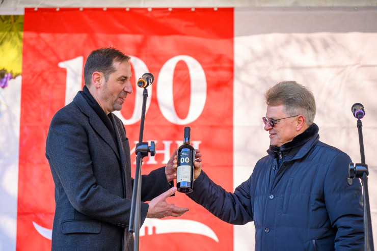 Кметът на Ямбол Валентин Ревански (ляво) и изпълнителният директор на "Вила Ямбол" Красимир Аврамов. Снимка: Вила Ямбол