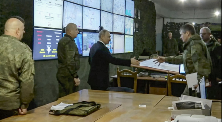 Путин е посетил военните щабове в Херсон. Снимка: EPA/KREMLIN.RU/