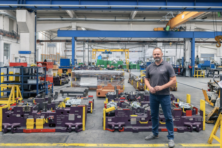 Любомир Швец във фабриката на Svec Group във Връбле, Словакия. Снимка: Michaela Nagyidaiova/Bloomberg