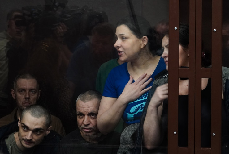 Повече от 20 пленени украински войници са изправени пред съд в Русия. Войниците са принадлежали към полка „Азов". Снимка:  EPA/STRINGER