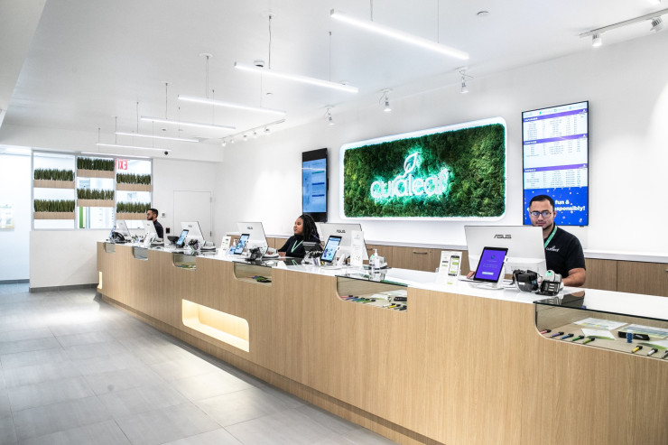 Магазин на Curaleaf, най-голямата компания за канабис, работеща в САЩ. Снимка: Bloomberg