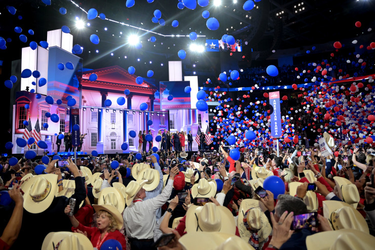Зрителите, присъстващи на националния конгрес на Републиканската партия в Милуоки, отново приеха екзалтирано появата на Тръмп. Снимка: Bloomberg LP