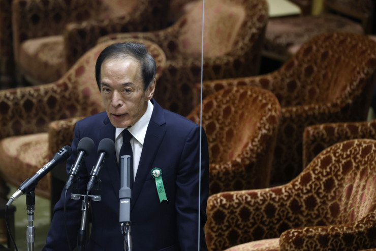Казуо Уеда по време на изслушването си пред японските депутати. Снимка: Bloomberg 