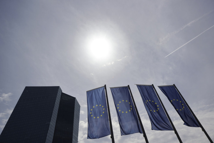 Европейската централна банка (ЕЦБ) трябва да избира между чумата и холерата. Снимка: Alex Kraus/Bloomberg	