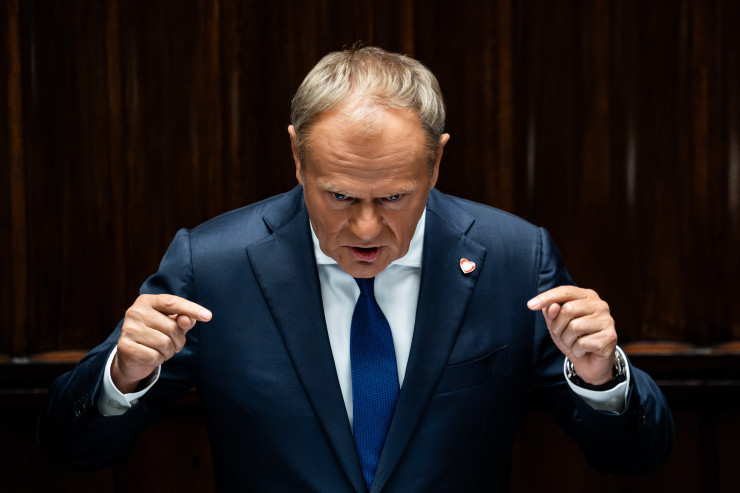 Полският премиер Доналд Туск в парламента във Варшава. Снимка: Damian Lemanski/Bloomberg
