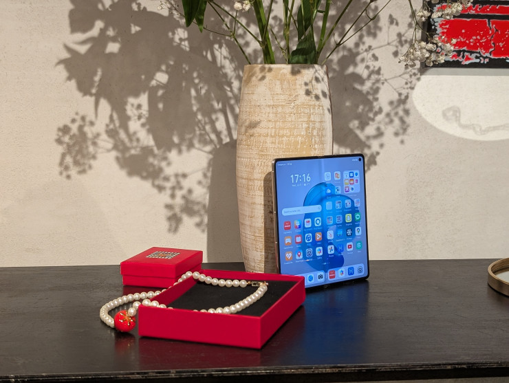 Huawei Mate X6. Снимка: Елена Кирилова/Investor Media Group