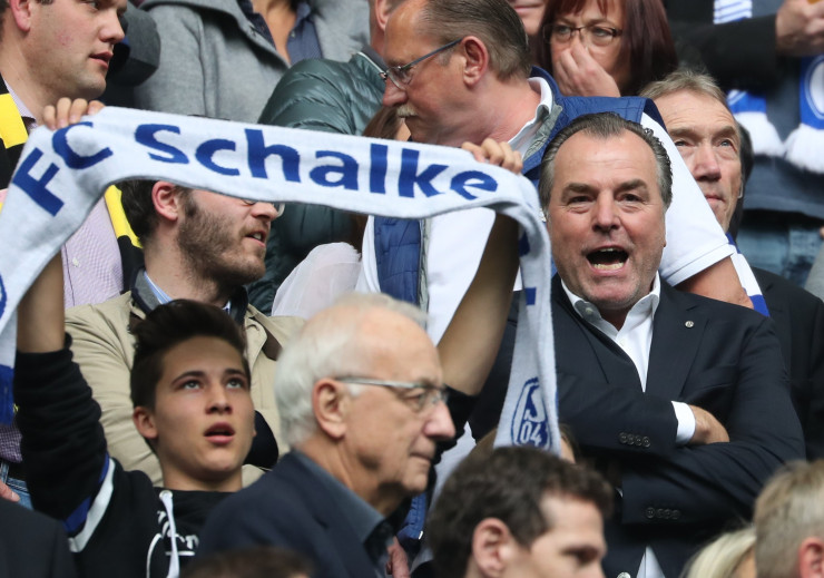 Тьонис на мач на "Шалке". Снимка: EPA/FRIEDEMANN VOGEL