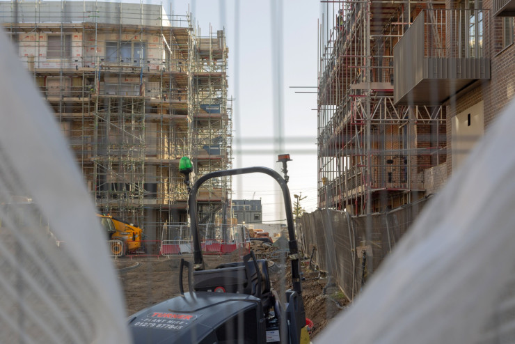 Проектът Barking Riverside в Лондон. Очаква се жилищното строителство във Великобритания да намалее с над 25% тази година. Снимка: Вивиан Уан/Bloomberg