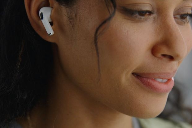 Току-що обявеното второ поколение AirPods Pro не изглежда различно, но в някои отношения е по-добро от оригинала от 2019 г. APPLE INC.