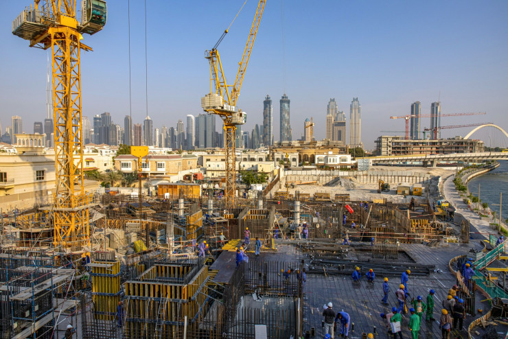 Жилища в строеж по протежението на Дубайския воден канал. Снимка: Кристофър Пайк/Bloomberg