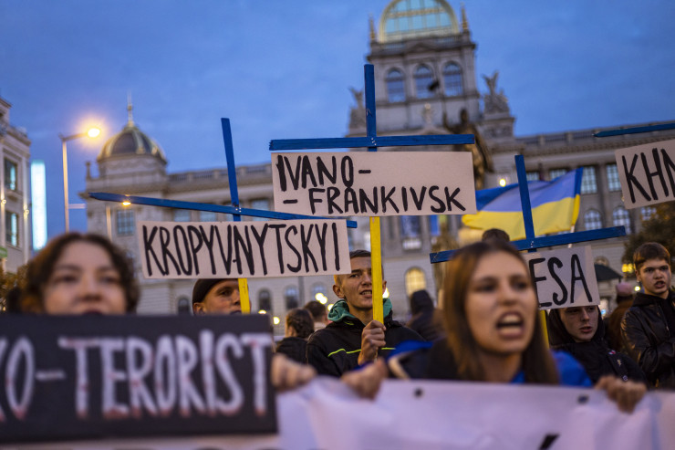 Протест срещу руската агресия в Прага. Снимка:  EPA/MARTIN DIVISEK