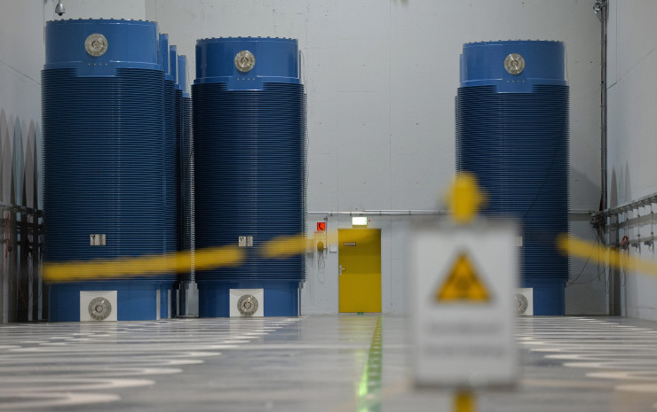Контейнери с отработено гориво в междинното хранилище на общинската атомна електроцентрала в Некарвестхайм. Снимка:  EPA/JAN-PHILIPP STROBEL
