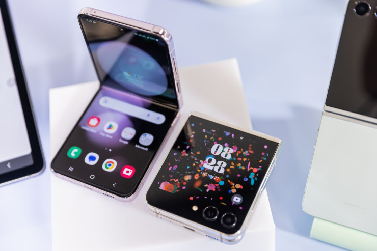 Galaxy Z Flip5. Снимка: Bloomberg 