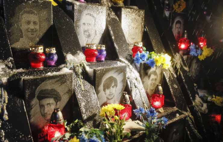 Украинците почетоха жертвите от Майдана. Снимка: EPA/MYKOLA TYS