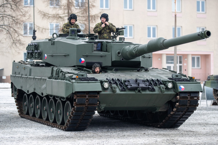 Така изглеждат обещаните от Полша танкове Leopard. Снимка: EPA/VLADIMIR PRYCEK