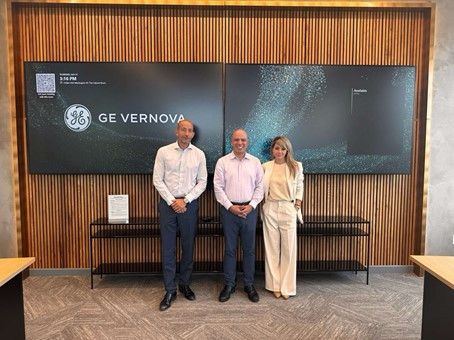 (от ляво надясно) Калин Пешов с главния корпоративен директор на GE Hitachi Роджър Мартела и Пламена Ненкова - заместник изпълнителен директор „Международни отношения и бизнес развитие“. Снимки: Иван Миладинов