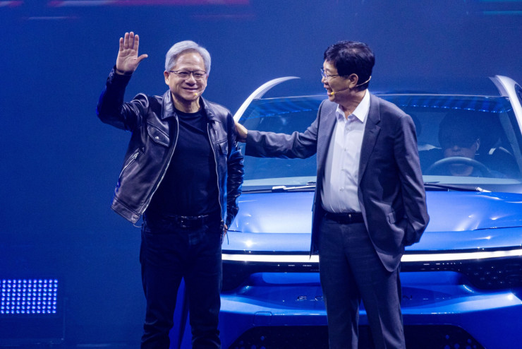 Председателят на Foxconn Йънг Лиу (вдясно) и главният изпълнителен директор на Nvidia Corp. Дженсън Хуан (вляво). Снимка: Bloomberg L.P.