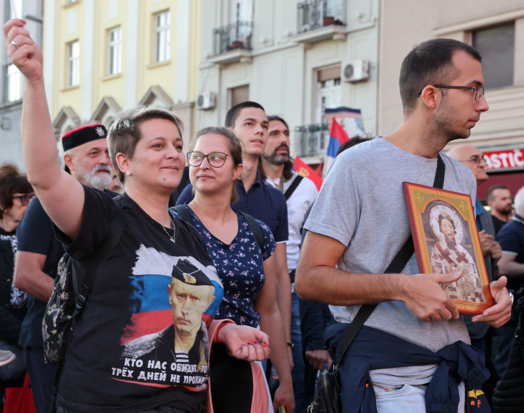 Протест срещу Прайда в Белград.  EPA/ANDREJ CUKIC