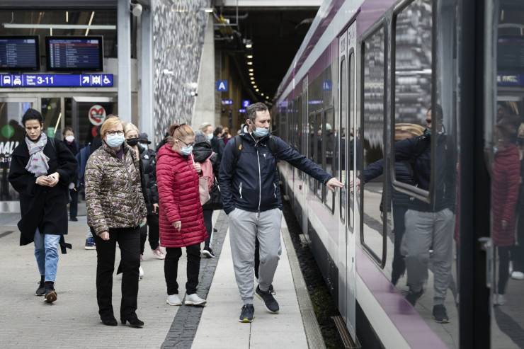 Пътници на гара в Хелзинки. Снимка: Roni Rekomaa/Bloomberg