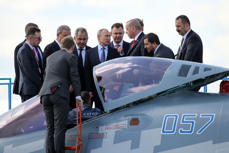 Представянето на Су-57 през 2019 г. в присъствието на Владимир Путин и Реджеп Тайип Ердоган. Снимка: Andrey Rudakov/Bloomberg