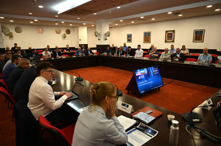 Семинарът, част от Международната програма FIRST, събра представители от сектор енергетика, академичните общности, бизнеса и държавни представители. Снимка: УНСС