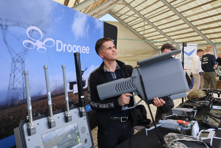 Военна техника на фестивала „Естонски дни на авиацията“ в Тарту през юни. Снимка: Andrey Rudakov/Bloomberg